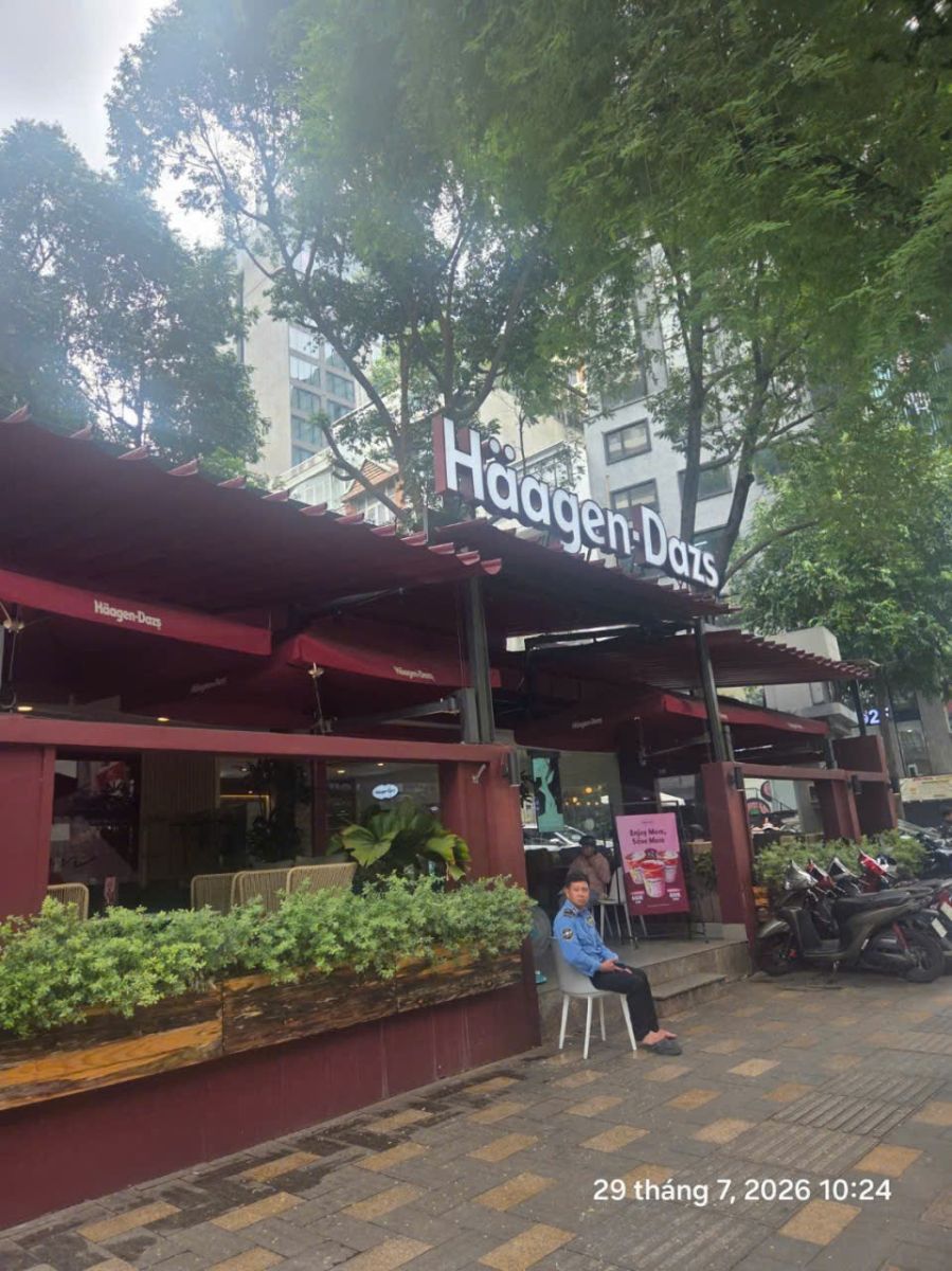 Thay bạt mái xếp quán cafe Tphcm