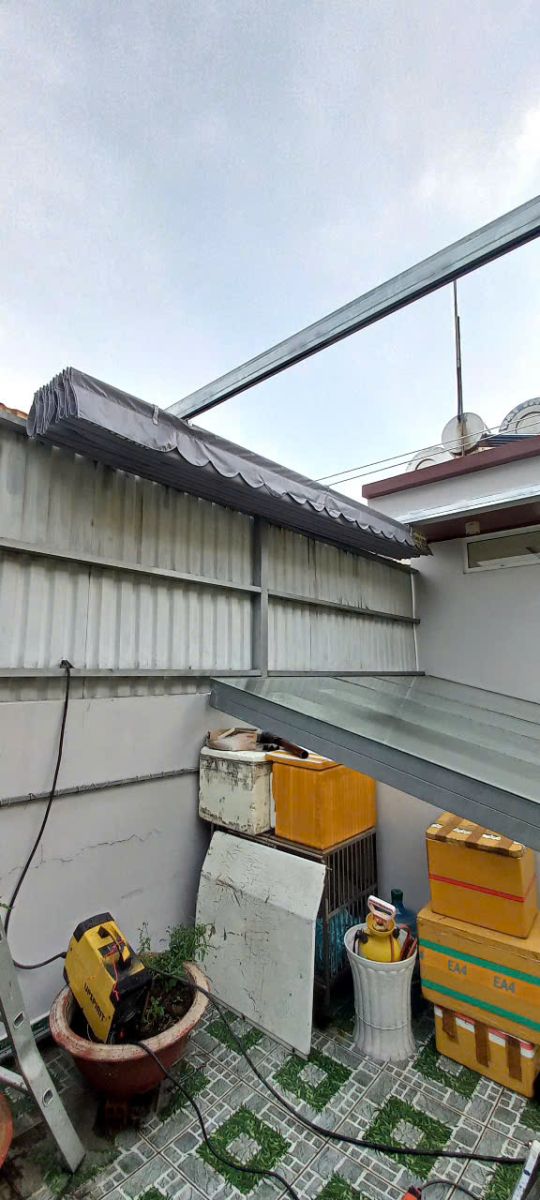 Mái xếp che nắng sân thượng Phường Tây Thạnh