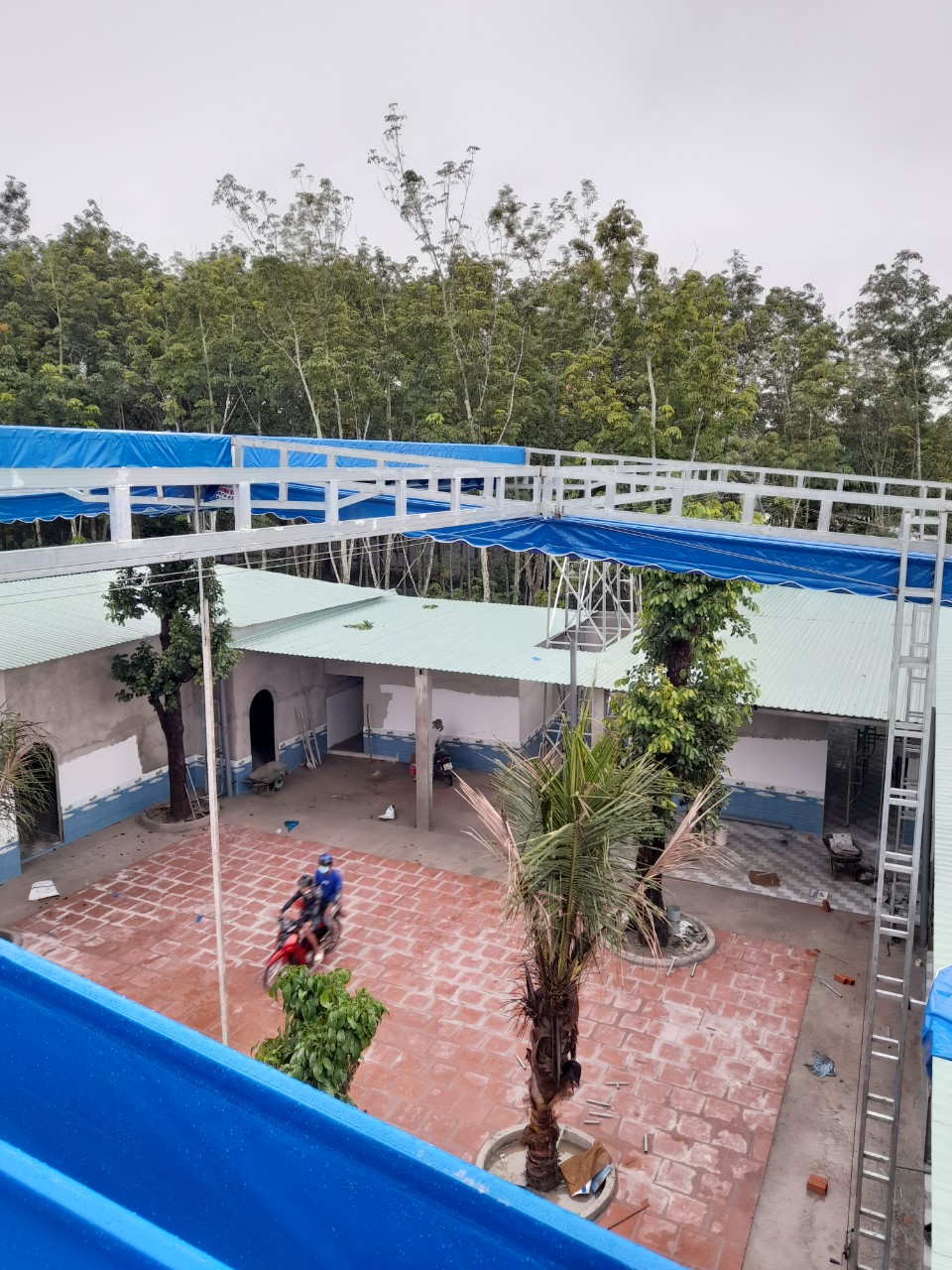 mái bạt xếp kéo hóc môn